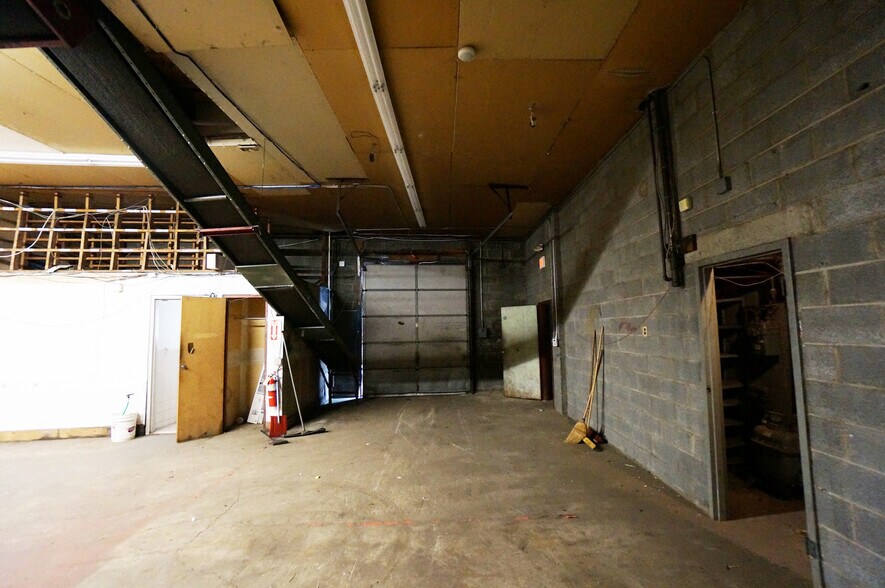 More Photos Of 140 S State St, Hackensack Freestanding For Lease