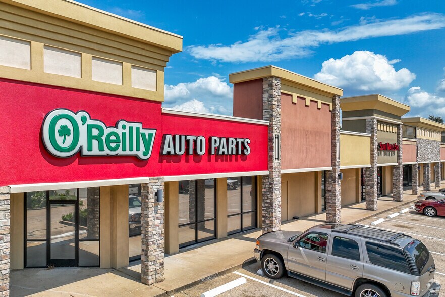 More Photos Of 3400-3502 S Broadway, Tyler Unknown For Lease