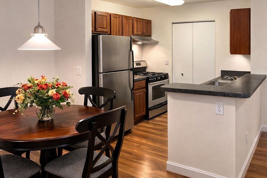 More Photos Of 3840 S Burdick St, Kalamazoo Apartments For Sale