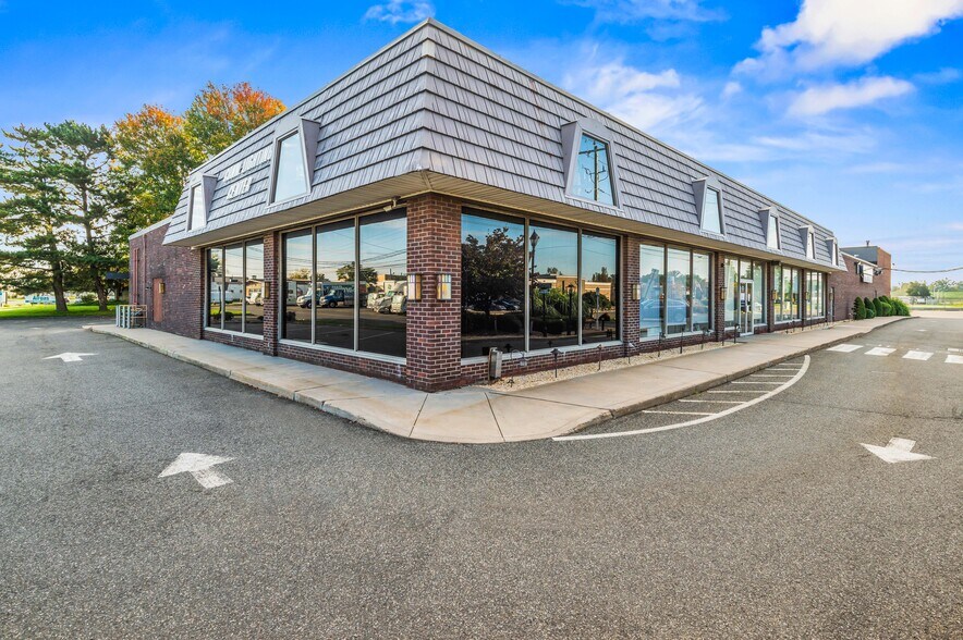 Primary Photo Of 160 Brainard Rd, Hartford Freestanding For Lease