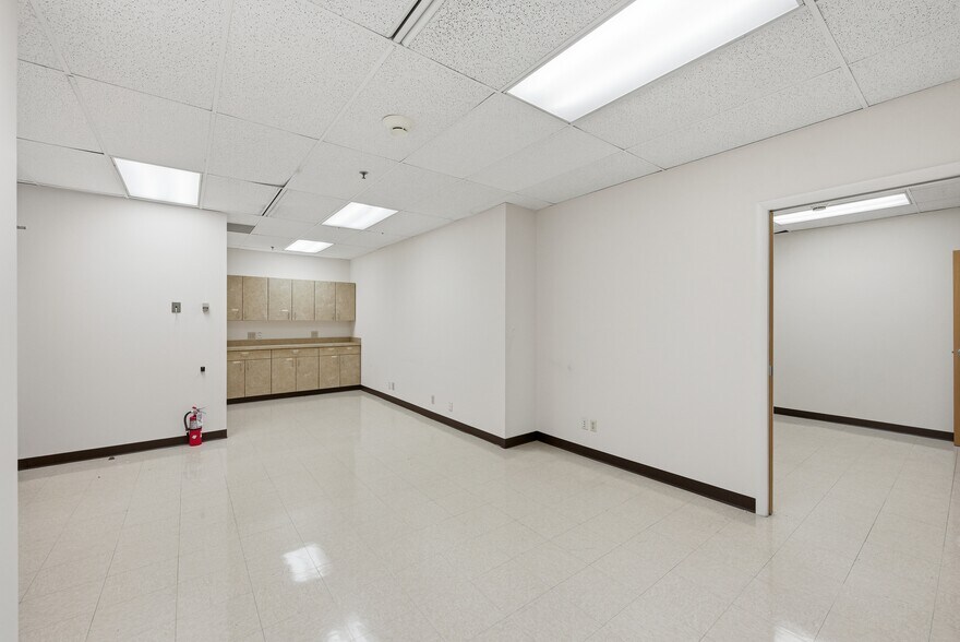 More Photos Of 8790 Governors Hill Dr, Cincinnati Office For Sale