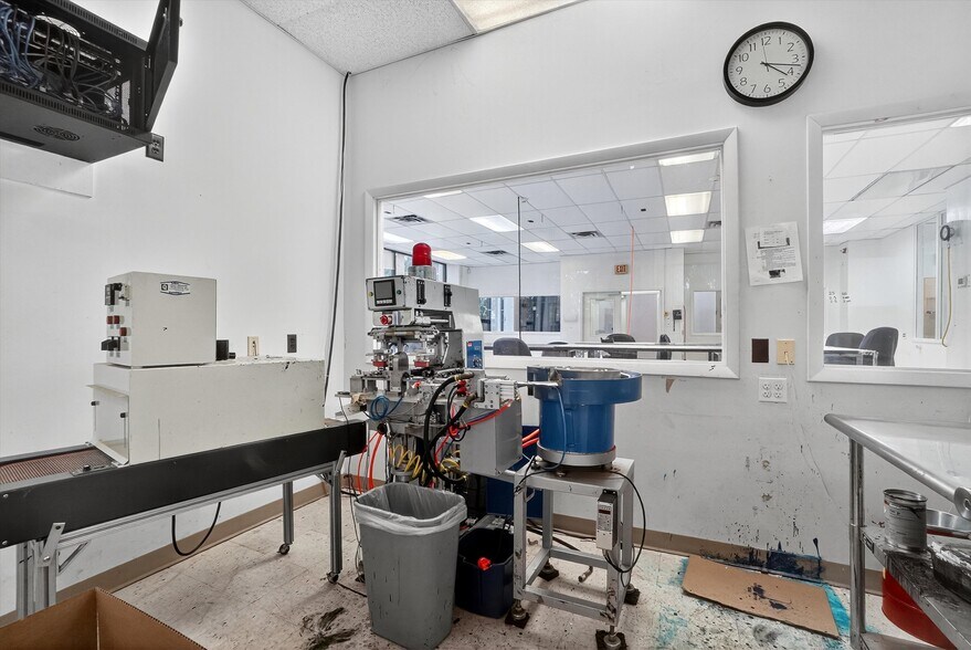 More Photos Of 74 Brookside Ave, Chester General Retail For Lease