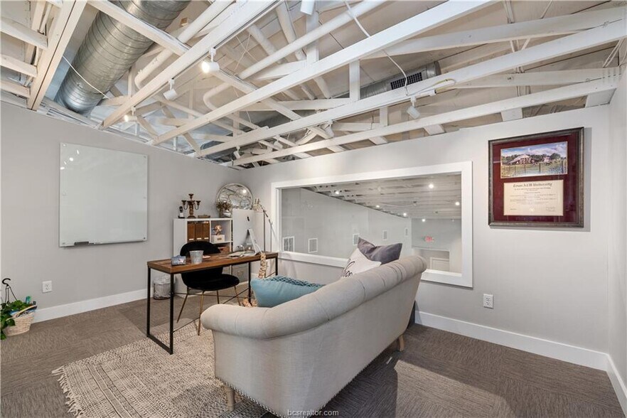 More Photos Of 1645 Greens Prairie Rd W, College Station Office For Sale