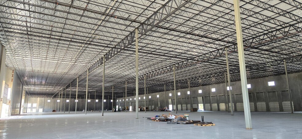 More Photos Of 8515 FL-33, Lakeland Distribution For Sale