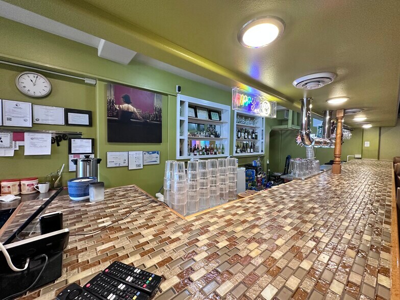 More Photos Of 1454 S Cushman St, Fairbanks General Retail For Sale