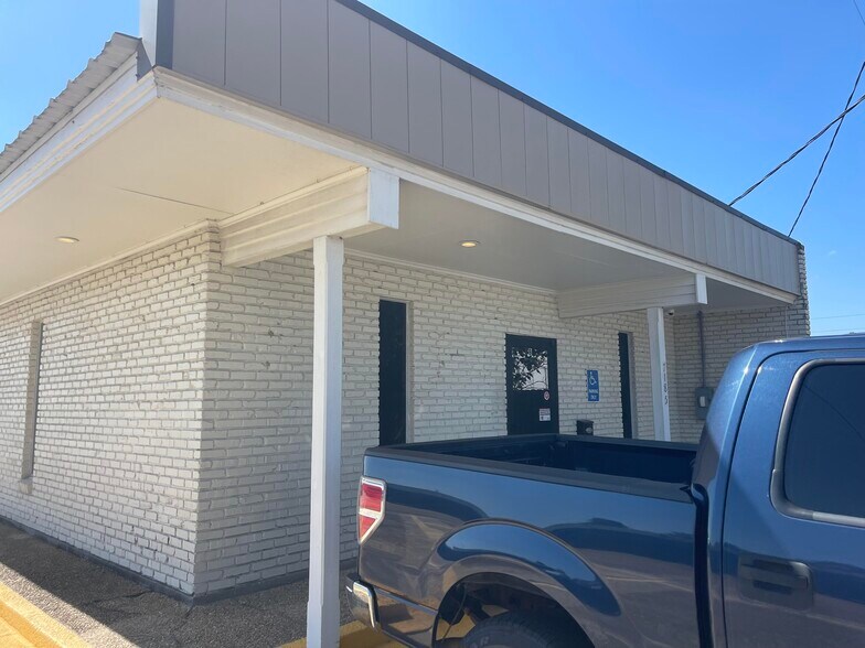 More Photos Of 2032 Wooddale Blvd, Baton Rouge Office For Lease