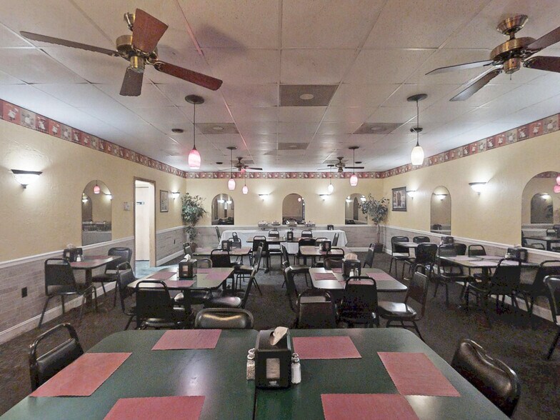 More Photos Of 137 Main St E, Girard Restaurant For Sale