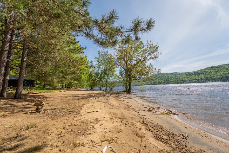 More Photos Of 224 N Shore Rd, Hadley Hotel For Sale