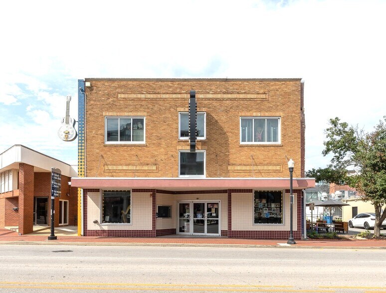 More Photos Of 128 W Central Ave, Bentonville Freestanding For Sale