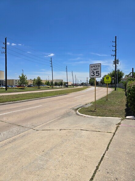 More Photos Of 12755 Walters Rd, Houston Storefront Retail Office For Lease