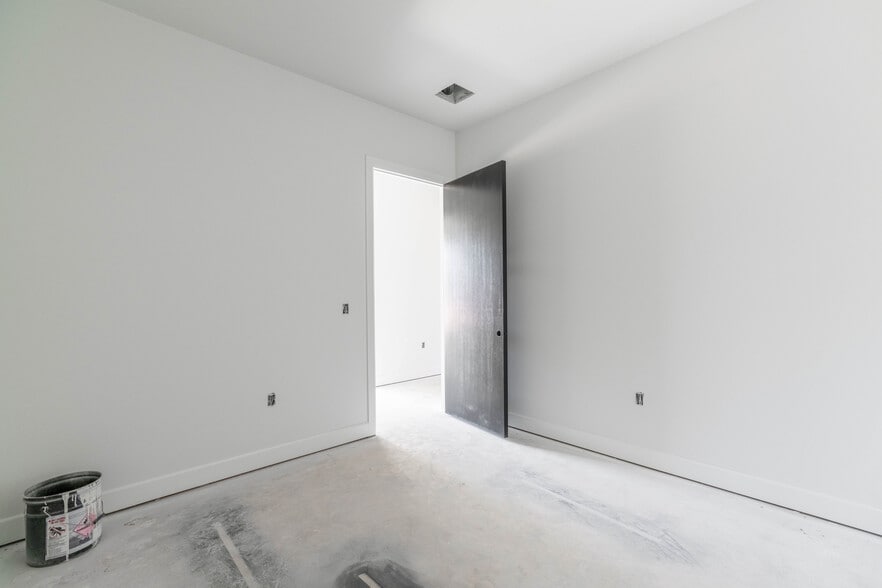 More Photos Of 3165 N Sooner Rd, Edmond Office For Sale