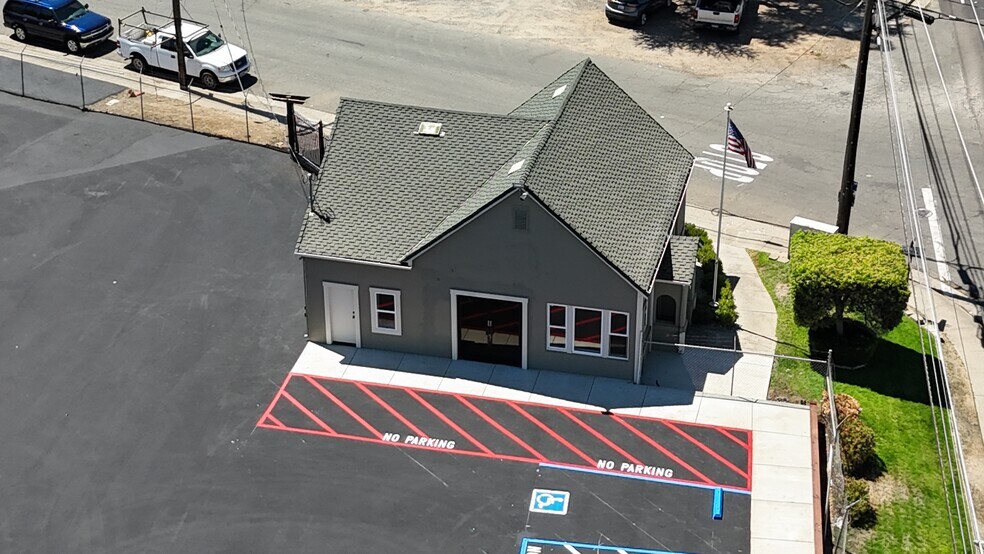 More Photos Of 4560 Auburn Blvd, Sacramento Distribution For Sale