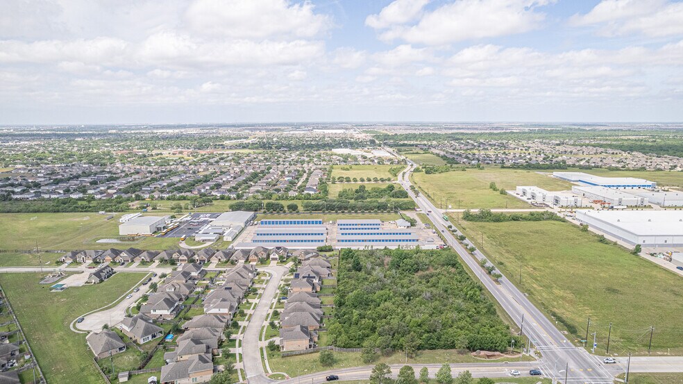 More Photos Of 20603 Clay Rd, Katy Self Storage For Sale