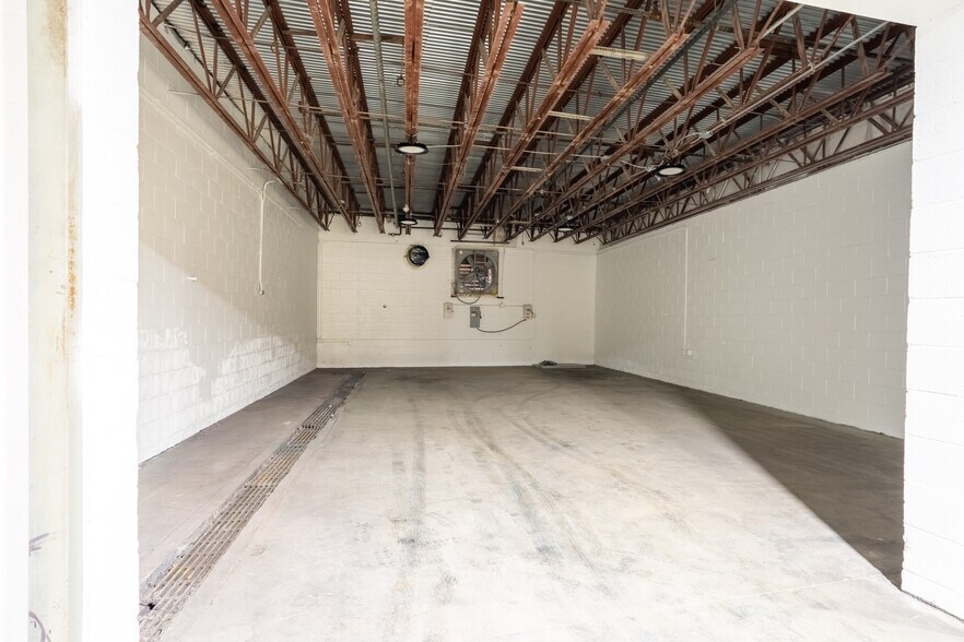 More Photos Of 11135 Monroe Rd, Matthews Distribution For Sale