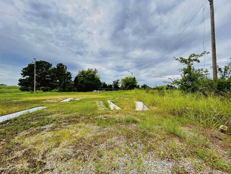 More Photos Of 120 W Peak Blvd, Muskogee Freestanding For Sale