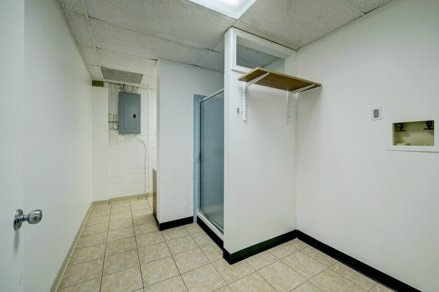 More Photos Of 905 W Main St, La Porte Warehouse For Sale