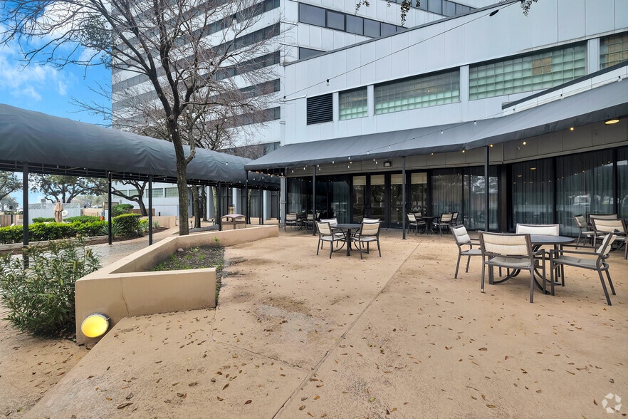 More Photos Of 15700 John F Kennedy Blvd, Houston Hotel For Sale