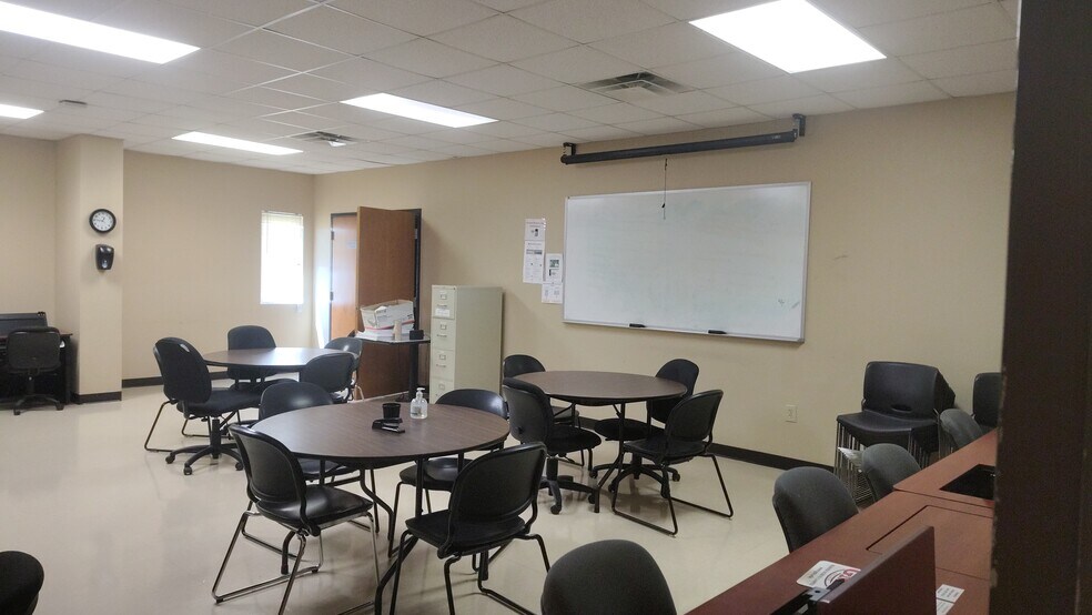 More Photos Of 801-803 Duke Ave, Warner Robins Office For Lease
