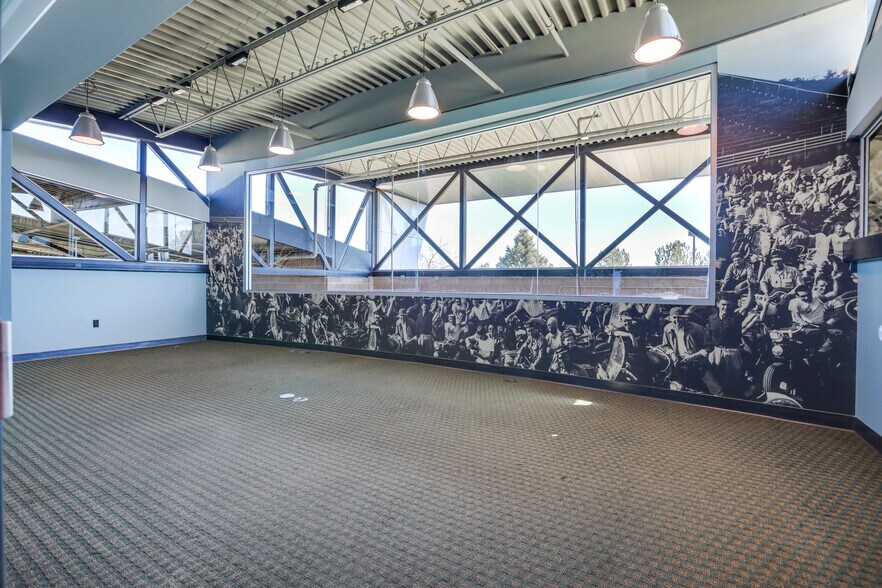 More Photos Of 2885 W County Line Rd, Littleton Auto Dealership For Sale