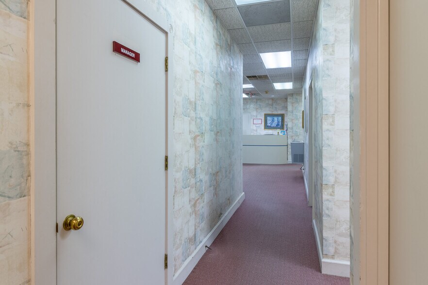 More Photos Of 1421 Ross Dr, Dalton Office For Sale