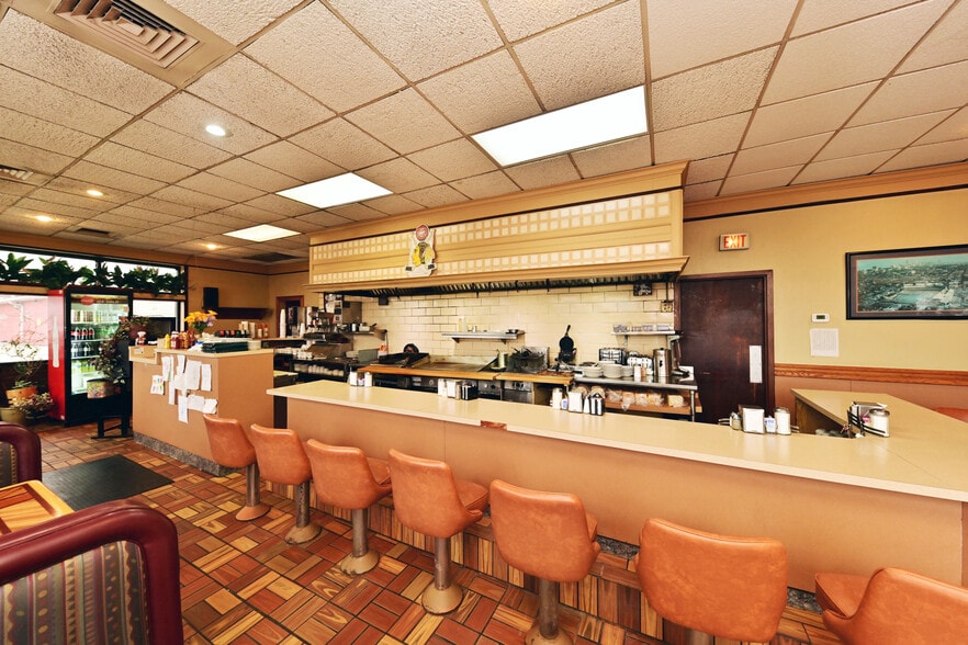 More Photos Of 3523 N Kedzie Ave, Chicago Restaurant For Lease