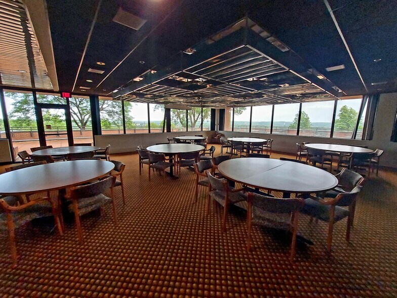 More Photos Of 1800 Westwood Center Blvd, Wausau Office For Sale