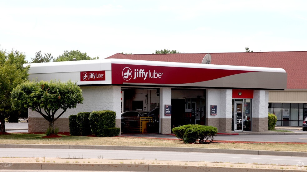 More Photos Of 4902-4928 S Emerson Ave, Indianapolis Unknown For Lease