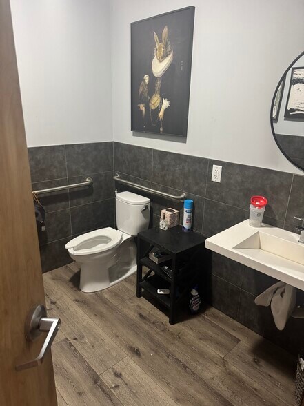 More Photos Of 14707 Fitzhugh Rd, Austin Warehouse For Sale