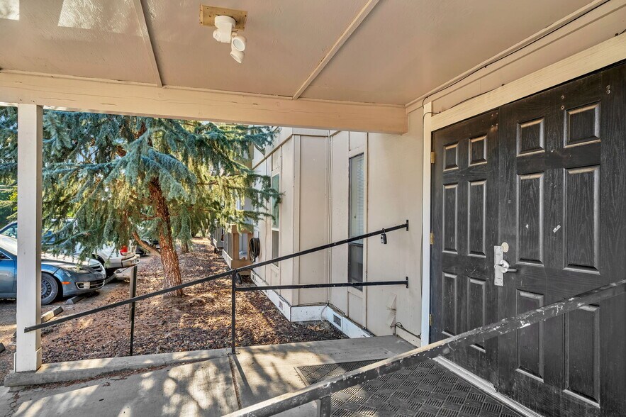 More Photos Of 226 W Broadway St, Goldendale Apartments For Sale