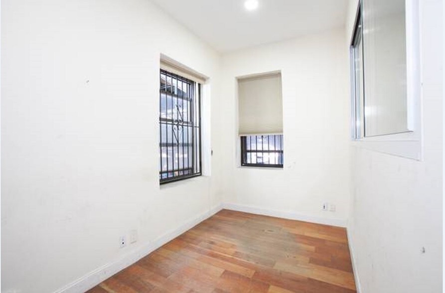 More Photos Of 295-297 Broadway, Brooklyn Apartments For Lease