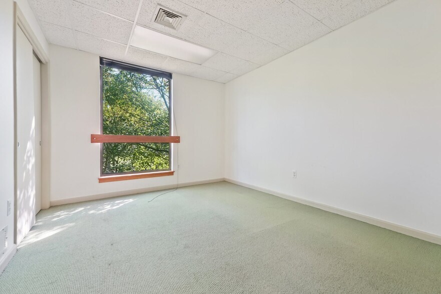 More Photos Of 176 Tamarack Cir, Skillman Office For Sale