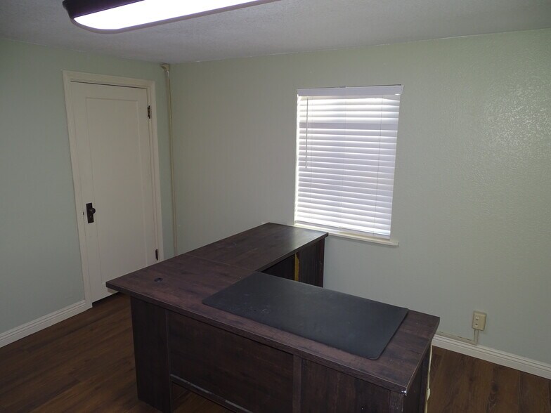 More Photos Of 2110 W Bonanza Rd, Las Vegas Service For Lease
