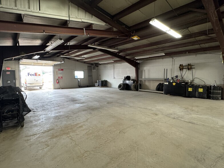 More Photos Of 930 E 4th Ave, Hutchinson Industrial For Sale