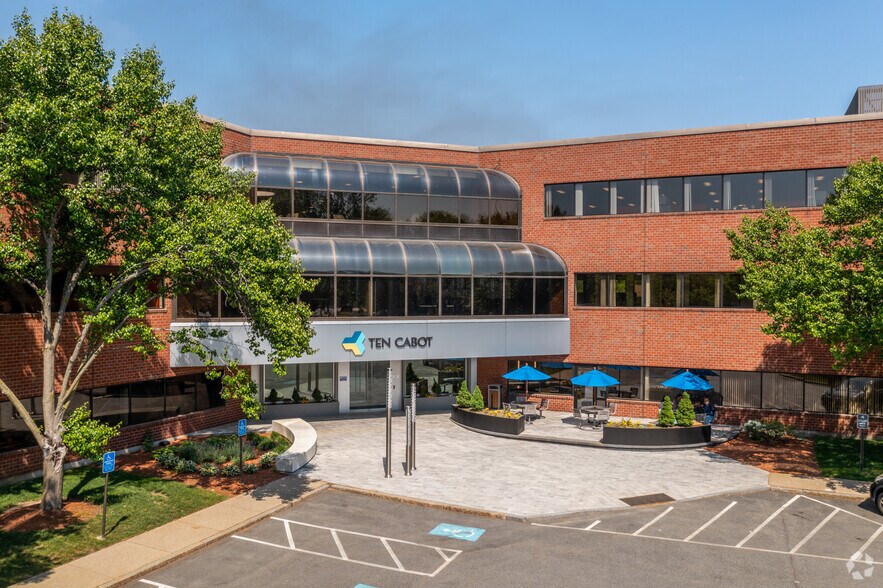 More Photos Of 10 Cabot Rd, Medford Office For Lease