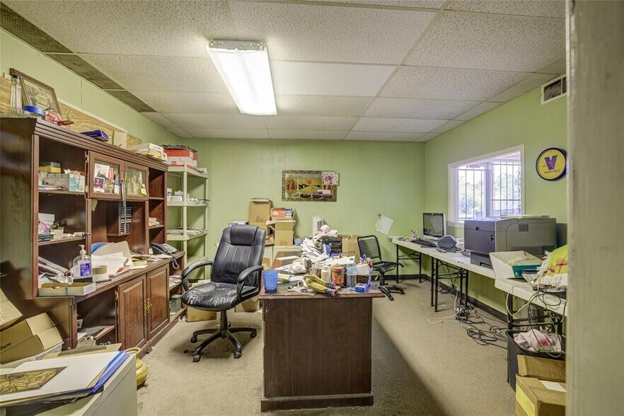 More Photos Of 4625 NW 10th St, Oklahoma City Distribution For Sale