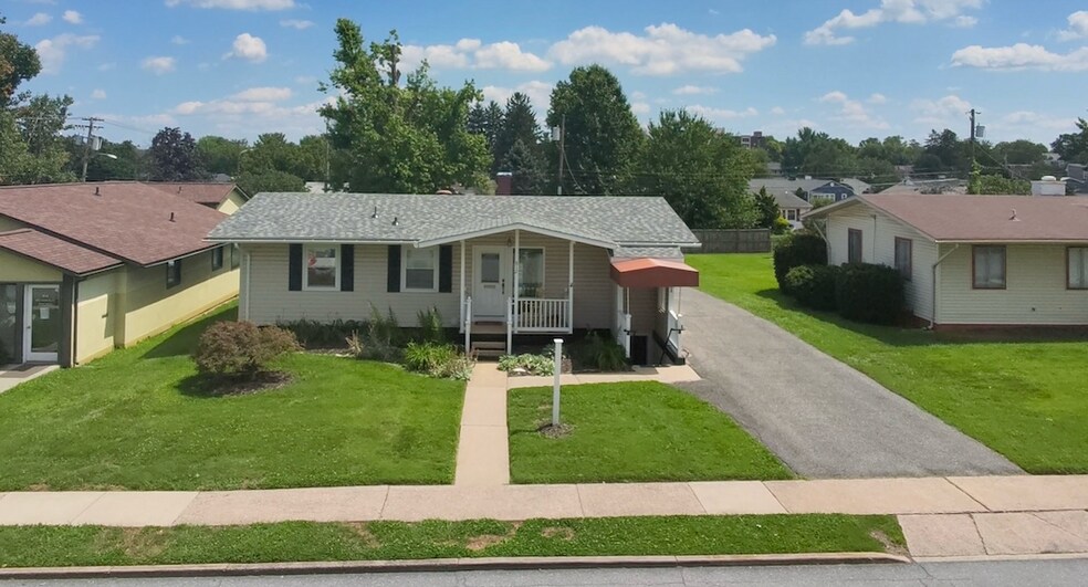 Primary Photo Of 812 Toll House Ave, Frederick Office Residential For Lease