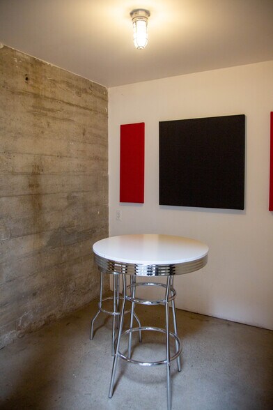 More Photos Of 2705-2715 SE 8th Ave, Portland Loft Creative Space For Lease