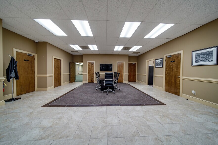 More Photos Of 322 S Main St, Lancaster Medical For Sale