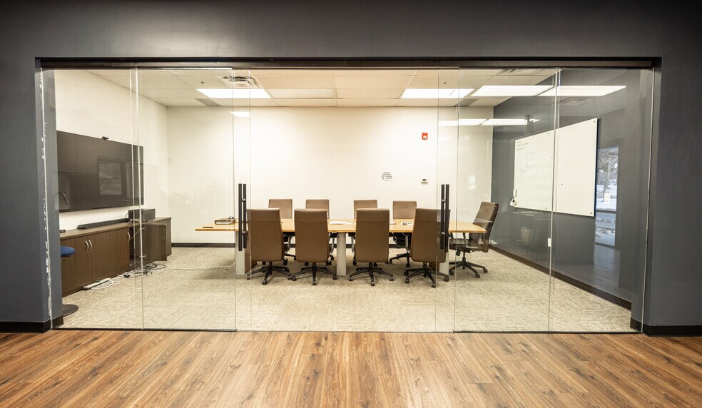 More Photos Of 6586 S Kenton St, Centennial Showroom For Lease