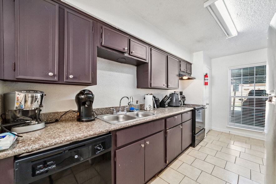 More Photos Of 8330 Carvel Ln, Houston Apartments For Sale