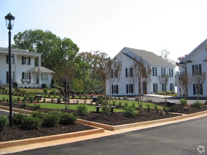 More Photos Of 341 Dahlonega St, Cumming Office Residential For Lease