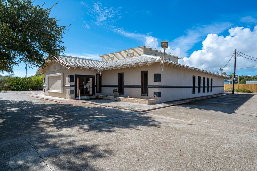More Photos Of 4061 Highway 35 N, Rockport Restaurant For Lease