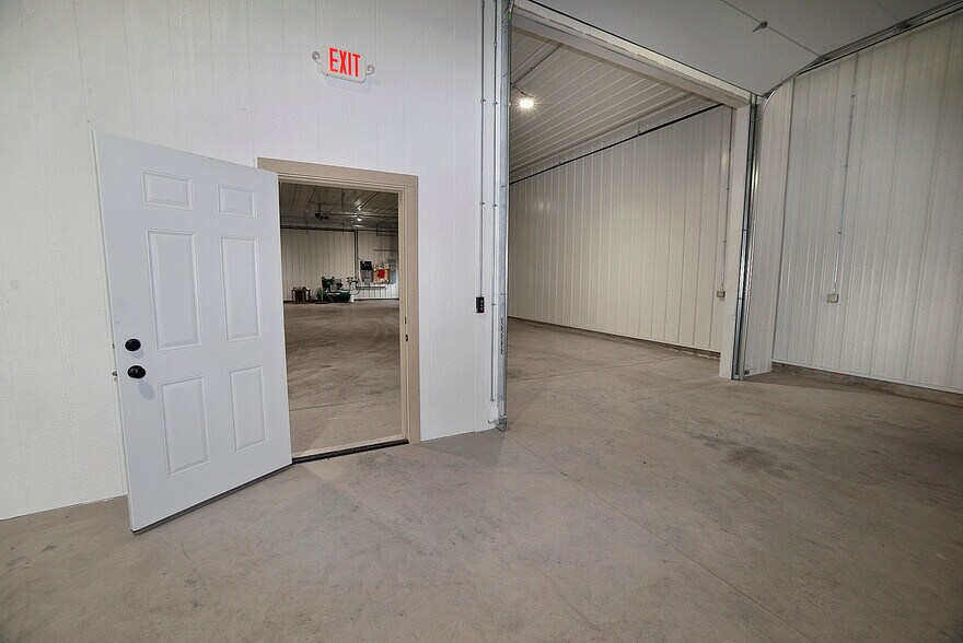 More Photos Of 1530 Titanium Dr, Ottawa Showroom For Lease