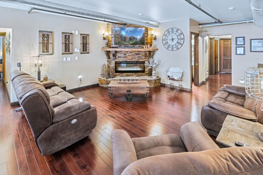 More Photos Of 933 Market St, Tacoma Storefront For Sale