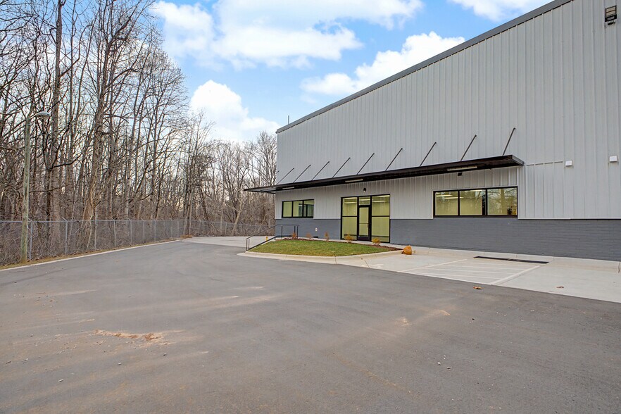 More Photos Of 4300 Old Greensboro Rd, Winston-Salem Warehouse For Lease