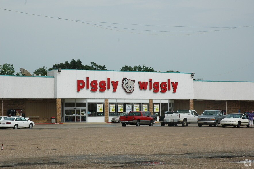 More Photos Of 501 S Main St, Springhill Unknown For Lease