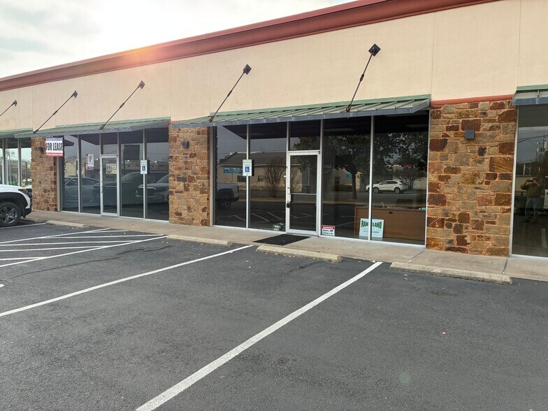 Primary Photo Of 102 W Dallas St, Llano Storefront Retail Office For Lease