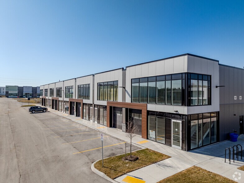 More Photos Of 585 Hanlon Creek Blvd, Guelph Showroom For Lease