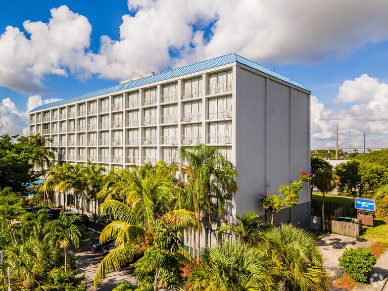 Primary Photo Of 148 NW 167th St, Miami Hotel For Lease