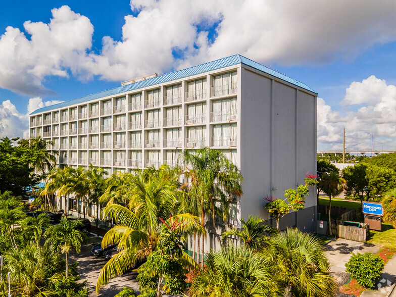 Primary Photo Of 148 NW 167th St, Miami Hotel For Sale